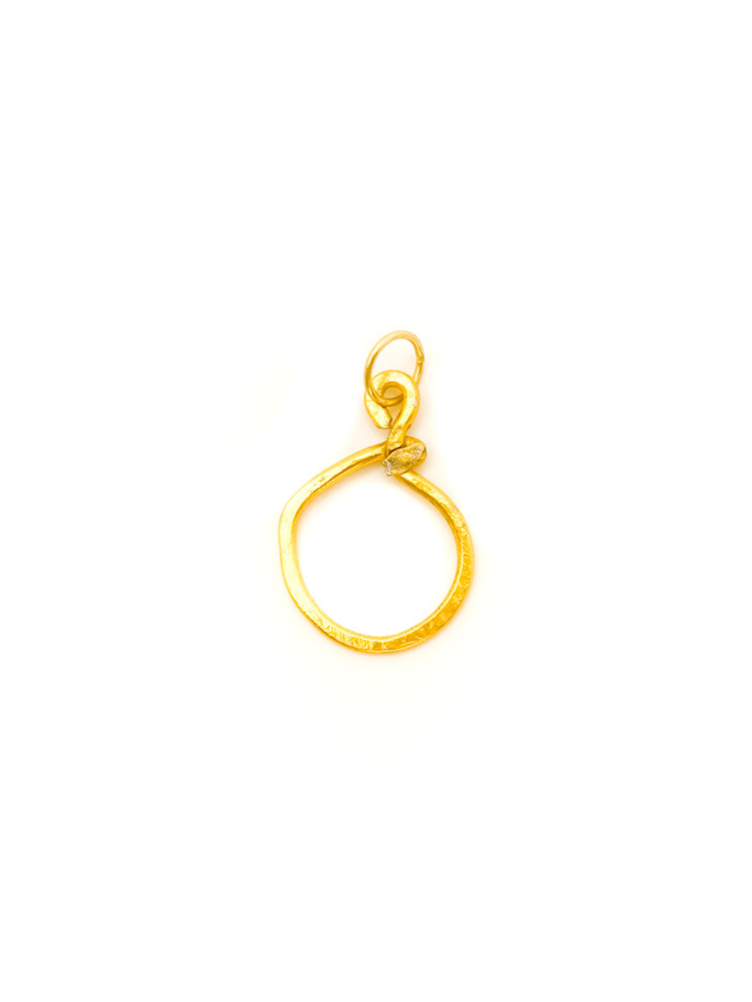 O - Pendentif en Lettre