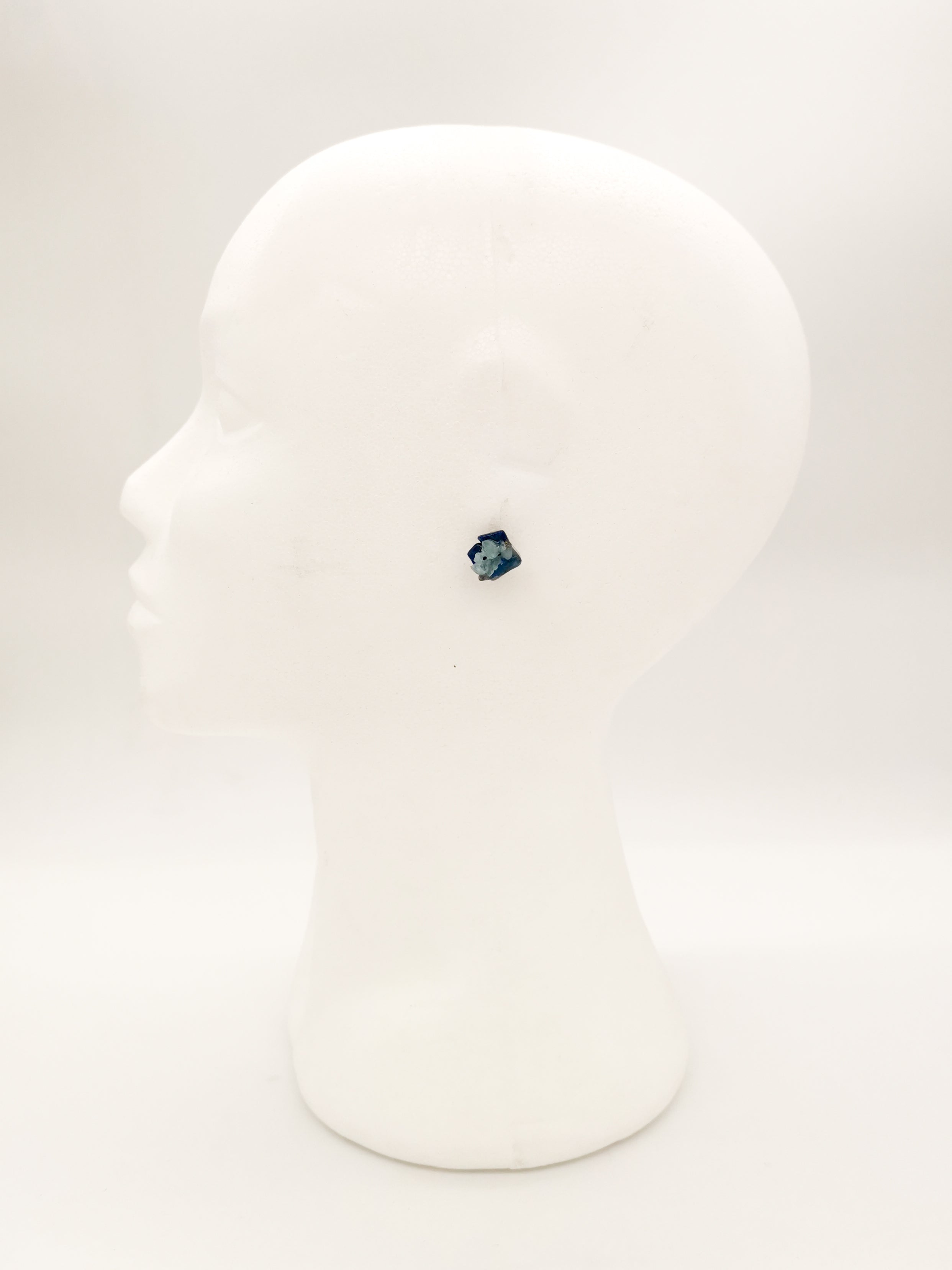 Iris studs