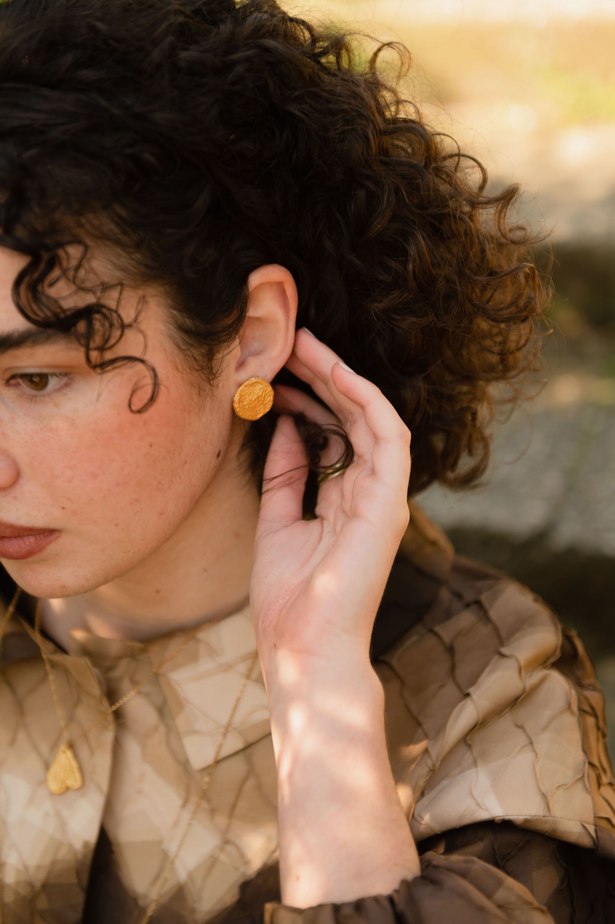 Medal Stud Earrings Orange skin 